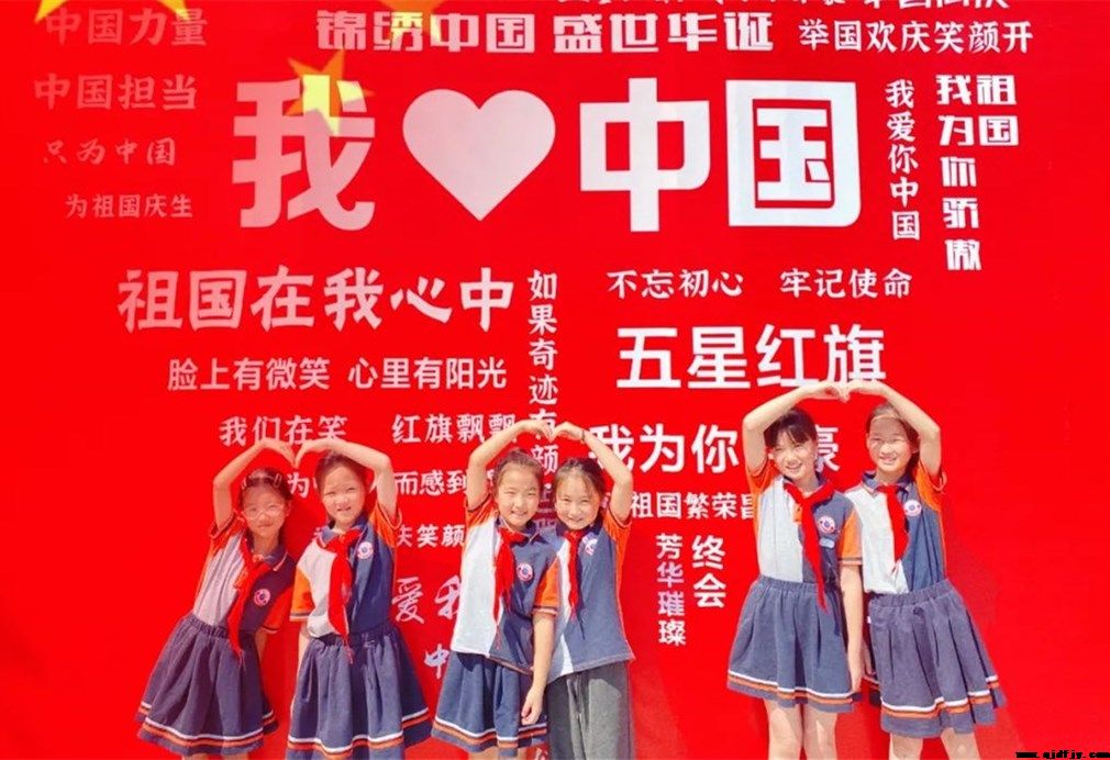 德風(fēng)愛(ài)國(guó)季丨祖國(guó)媽媽，祝您75周歲生日快樂(lè)！